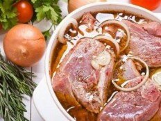 Как замариновать мясо для шашлыка