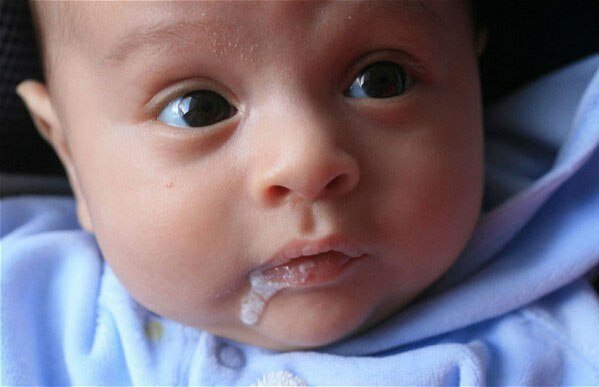 Кормление ребенка грудным молоком