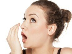 Как убрать плохой запах изо рта у ребенка и взрослого