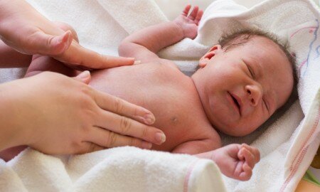 Колики в животе у новорожденных