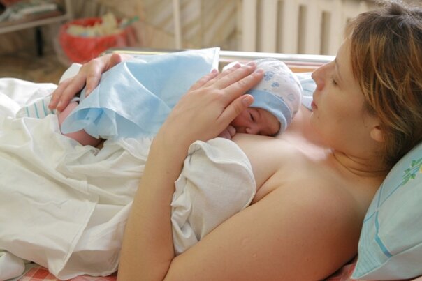 Как кормить новорожденного в первые дни