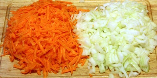 Нарезка лука и моркови